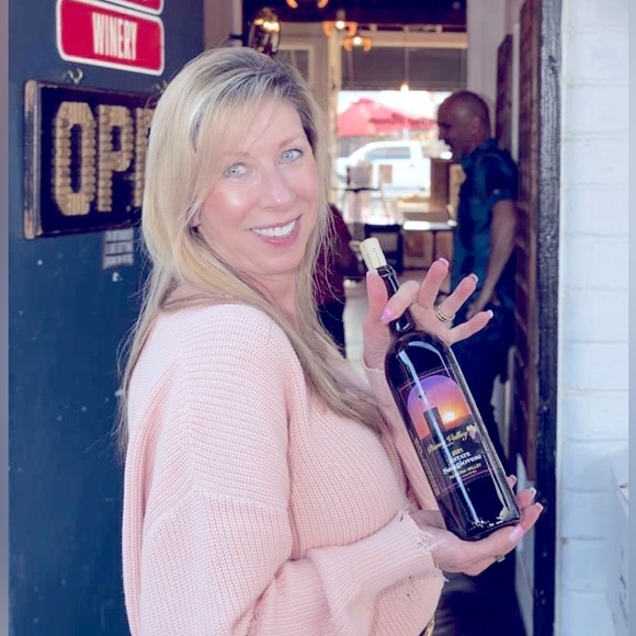 Meet your Posher, Kimberly - Picture 1 of 2